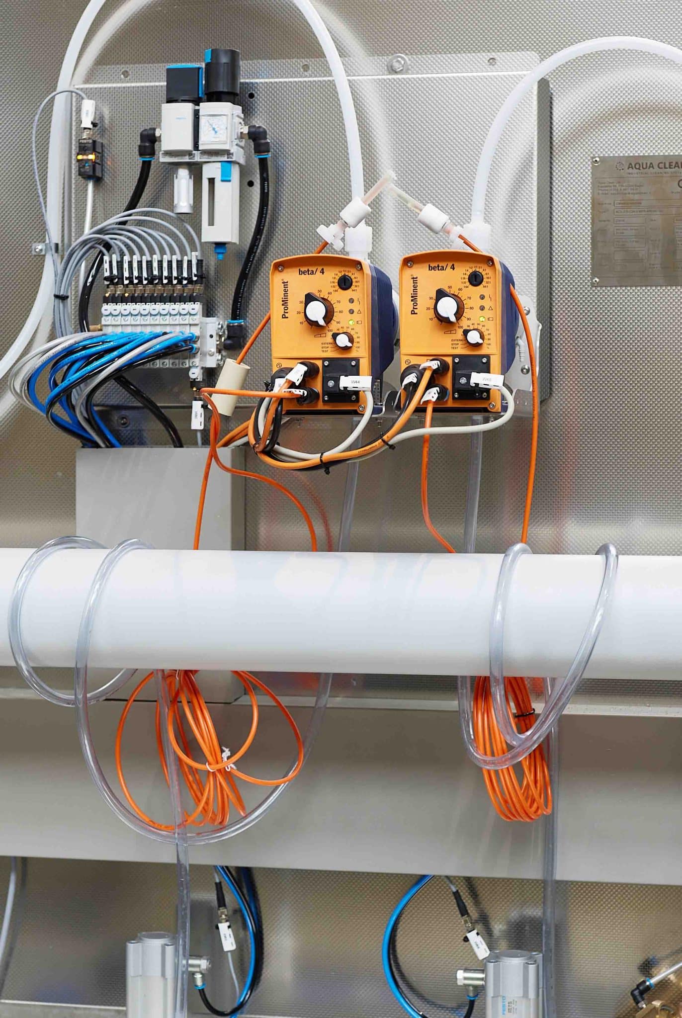 Veden ja pesuaineen automaattinen täyttö